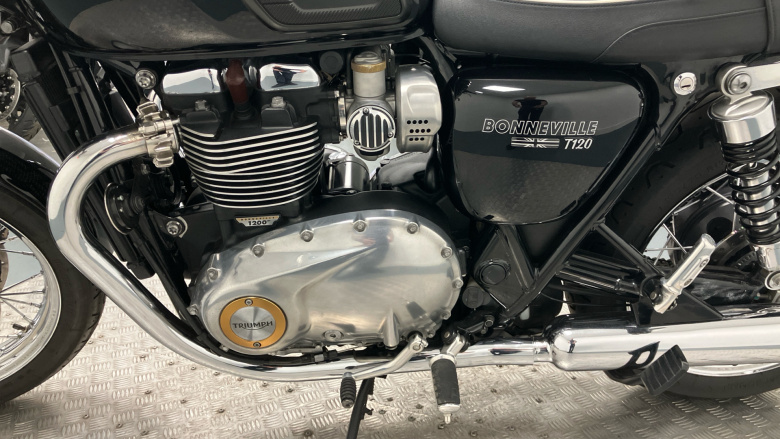 Triumph Bonneville T120 Jet Black